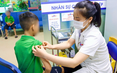 Tiêm đủ mũi vắc-xin để phòng bệnh viêm não Nhật Bản