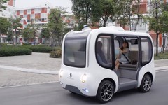Hà Nội cho phép thử nghiệm xe buýt tự hành, robot taxi