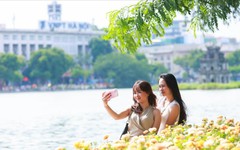 Hà Nội dịp Quốc khánh, bình yên trong từng khoảnh khắc