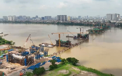 Cầu Trần Hưng Đạo lắp dầm chủ đầu tiên
