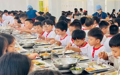 Khi phụ huynh giám sát bữa ăn bán trú