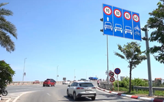 Lắp biển báo an toàn giao thông trên các cây cầu