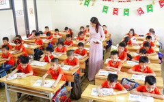 Địa phương chịu trách nhiệm bảo đảm đủ giáo viên trên địa bàn