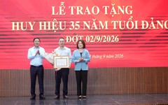 Trao Huy hiệu Đảng đợt 2/9 tặng đảng viên