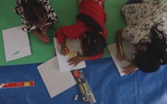 Nepal: Dựng lớp học tạm cho trẻ em vùng lũ quét