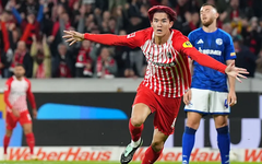 Freiburg giành chiến thắng kịch tính trước Schalke 04