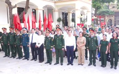 Phường Dương Nội gắn biển công trình kỷ niệm 80 năm Ngày truyền thống LLVT