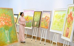 Mười hai mùa hoa, một tình yêu Hà Nội