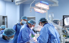 Lần đầu tiên Việt Nam chỉnh vẹo cột sống không ghép xương