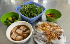 Hàng bánh cuốn 70 năm tuổi tại Hà Nội vẫn vẹn nguyên hương vị