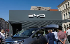 Doanh thu BYD vượt Tesla