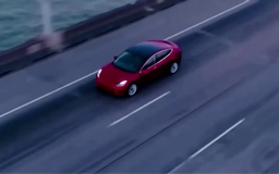 Gần 2,9 triệu xe Tesla bị điều tra do lỗi tự lái