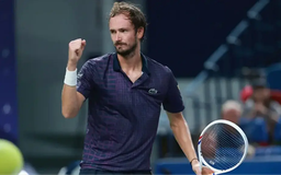 Daniil Medvedev lần thứ 50 vào bán kết trên mặt sân cứng