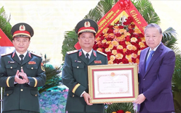 Quân khu 4 vinh dự đón Huân chương Hồ Chí Minh
