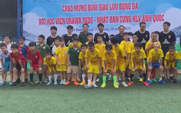 Giao lưu bóng đá quốc tế sôi nổi tại phường Việt Hưng