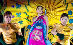 Hoàng Thùy Linh ‘See tình’ tại Lễ hội Văn hóa Thế giới
