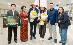 Secret Garden rạng rỡ khi tới Việt Nam, sẵn sàng gặp khán giả