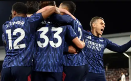 Leandro Trossard giúp Arsenal củng cố ngôi đầu
