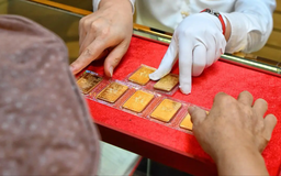 Ngân hàng đầu tiên ra mắt thương hiệu vàng miếng
