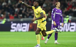 AC Milan chiếm ngôi đầu Serie A