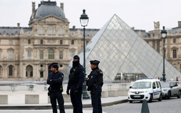 Lỗ hổng an ninh trong vụ cướp ở bảo tàng Louvre