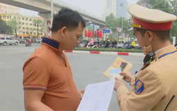 Hà Nội: Khuyến khích đổi GPLX giấy bìa sang thẻ nhựa PET