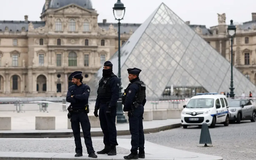 Pháp điều tra vụ trộm táo tợn tại bảo tàng Louvre