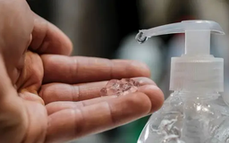 EU cấm ethanol trong gel rửa tay do lo ngại ung thư
