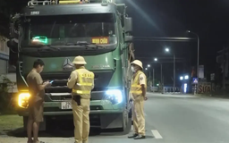 Xuyên đêm xử lý gần 100 trường hợp xe tải vi phạm