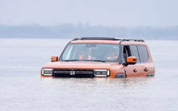 Mẫu ô tô có thể 'bơi' hơn 1km vượt sông