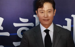 Lee Byung-hun nhận giải 'Nghệ sĩ xuất sắc' tại Mỹ