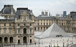 Cảnh sát Pháp bắt nghi phạm vụ trộm tại Bảo tàng Louvre