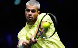 Carlos Alcaraz dừng bước ngay tại vòng hai Paris Masters