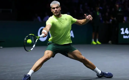 Carlos Alcaraz sớm chia tay Paris Masters
