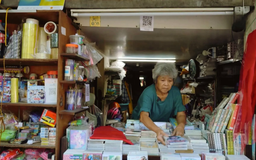 Tiệm tạp hoá cổng trường