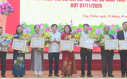 31 đảng viên Đảng bộ xã Ứng Thiên nhận Huy hiệu Đảng
