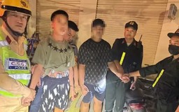 Hai đối tượng mang dao, vỏ chai bia để phòng thân