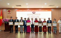 66 đảng viên phường Cầu Giấy được trao tặng Huy hiệu Đảng