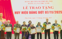 60 đảng viên xã Thư Lâm nhận Huy hiệu Đảng