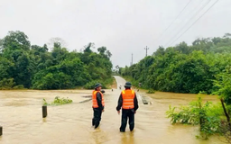 Không khí lạnh tăng cường, lũ trên sông Gianh đang lên