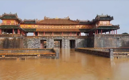 Đại Nội Huế ngập sâu trong nước lũ