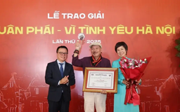 NSND Trần Tiến nhận giải 'Vì tình yêu Hà Nội 2025'
