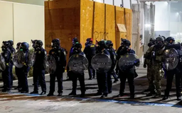 Tòa án tạm thời ngăn ông Trump điều vệ binh tới Portland
