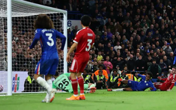 Liverpool thua đau Chelsea ở phút bù giờ
