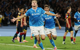 Napoli ngược dòng thắng Genoa, chiếm ngôi đầu Serie A