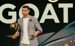 Cristiano Ronaldo trở thành tỷ phú bóng đá đầu tiên