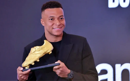 Kylian Mbappe nhận danh hiệu 'Chiếc giày vàng châu Âu'