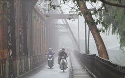 Chuyên gia lý giải vì sao Hà Nội nồm ẩm trái mùa