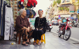 Dưới mái hiên nhà phố