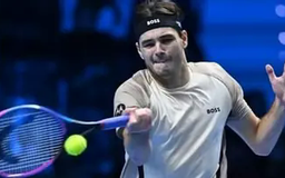 Taylor Fritz thắng lợi trận ra quân ATP Finals 2025